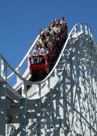 800px-Luna Park Melbourne scenic railway.jpg